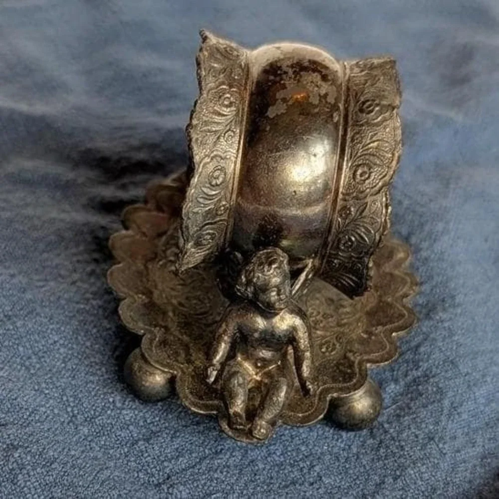 Wilcox Silver Plate Antique Cherub Napkin Ring Quadruple Plate 01536 Victorian